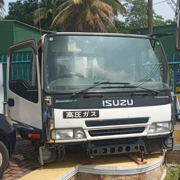 Isuzu Forward (bed Type) manual truck cabin