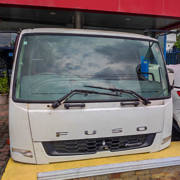 Mitsubishi fuso truck cabin